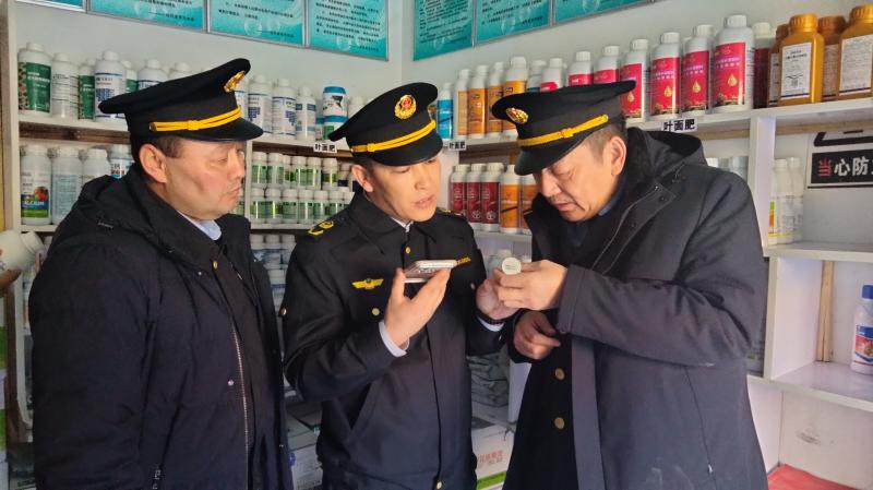 護(hù)航春耕：裕民縣市場(chǎng)監(jiān)督管理局開展農(nóng)資市場(chǎng)“保質(zhì)量、護(hù)春耕”聯(lián)合專項(xiàng)檢查_ _0fa754bd13a24141918d3ffed2f32eed.jpg