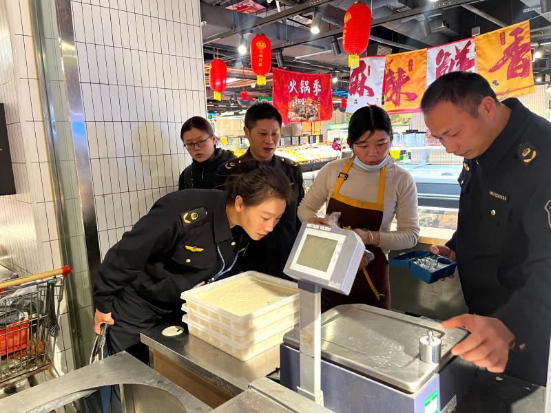 興國(guó)縣開展“計(jì)量保春耕”行動(dòng) 守牢農(nóng)資市場(chǎng)“公平秤”_微信圖片_20250224145804.jpg_3803816d6c294b2d84bf54b00774417e.jpg