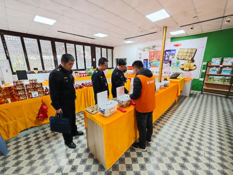 廣西桂林市市場(chǎng)監(jiān)管局開展馬拉松賽前<span class=