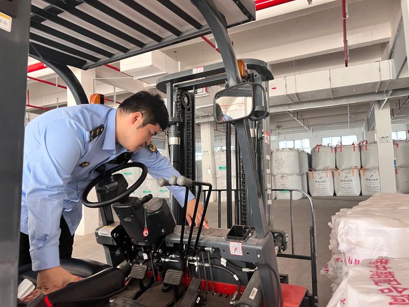 安徽省巢湖市槐林市場(chǎng)監(jiān)管所強(qiáng)化特種設(shè)備安全監(jiān)管  助力漁網(wǎng)企業(yè)提質(zhì)增效_微信圖片_20250415164452.jpg_f7e6228793974644a5dfad81d33f26c8.jpg