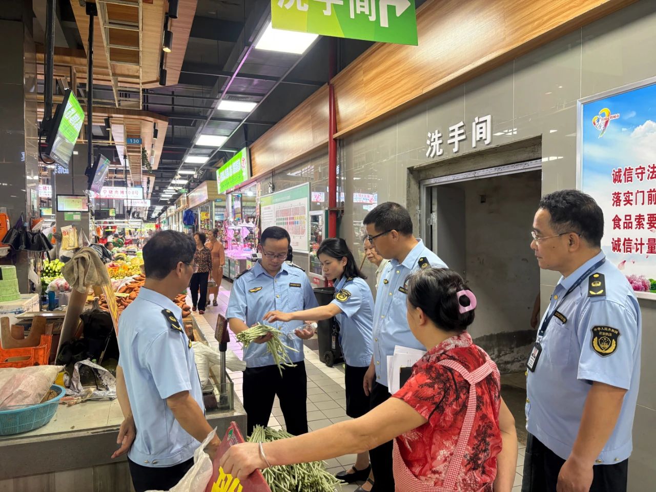 廣西柳州市柳江區(qū)：源頭管控，全過程監(jiān)管，守護(hù)農(nóng)田到餐桌的 食品安全_2e8bbf33c8c838bb648c8e1b3bb69d74.jpg_8e17ef0b329747b9b3477fde44ec20df.jpg