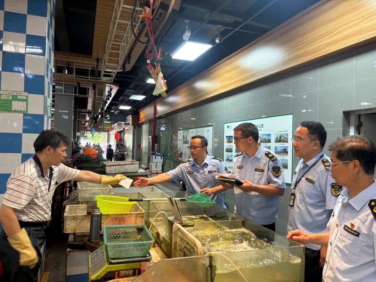 廣西柳州市柳江區(qū)：源頭管控，全過程監(jiān)管，守護(hù)農(nóng)田到餐桌的 食品安全_ef2ca383e3c3c45997df2ebee22d850b.jpg_e5c5759f5f164b3793bfa969833895e8.jpg