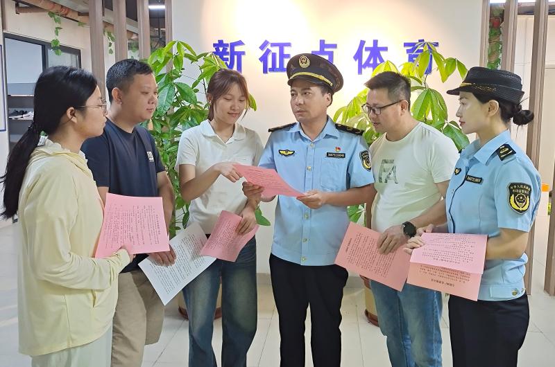 江西于都開展廣告法專題普法宣傳活動(dòng)_江西于都開展廣告法專題普法宣傳活動(dòng) (3).jpg_f9ccd8a076dc4a50a104bfd869eeecf0.jpg
